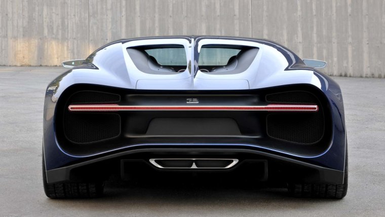 Бугатти ЧИРОН сзади