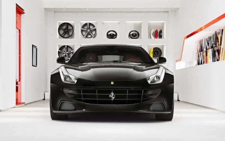 Ferrari FF спереди