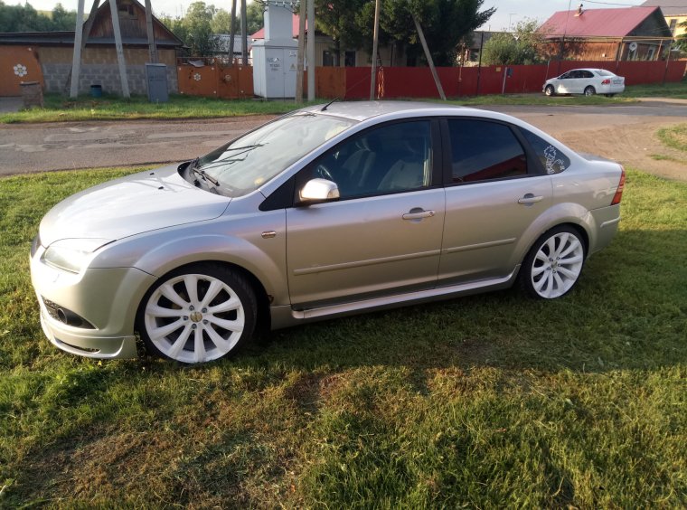 Форд фокус 2 белый седан на дисках