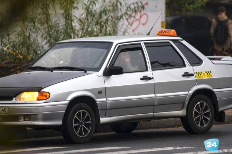 Пятнашка машина серебристая