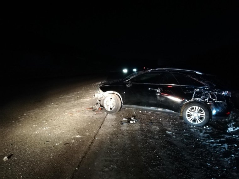 Серая Приора ночью