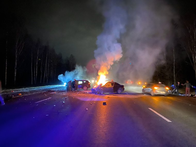 Ночная дорога авто