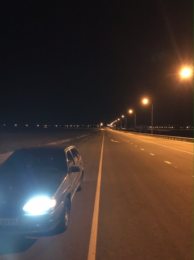 Разбитая машина ночью для фотошопа