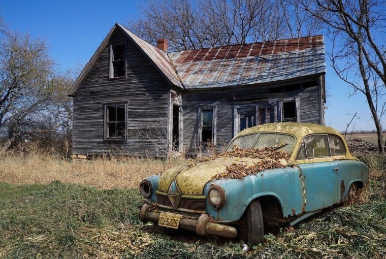 Старые ржавые машины заброшенные