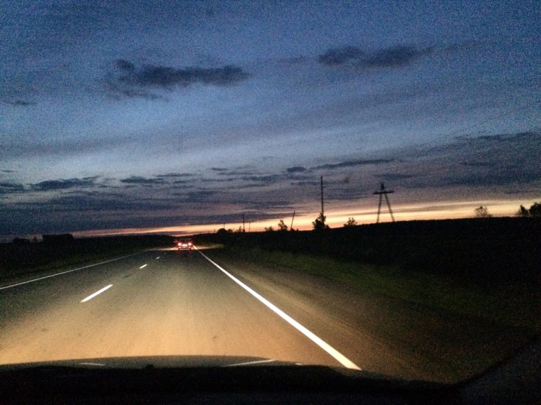 Дорога ночью из машины