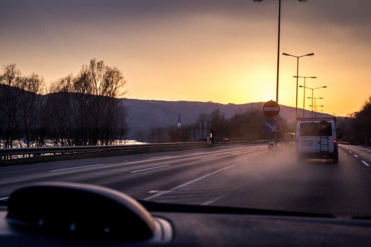 Дорога ночью из машины