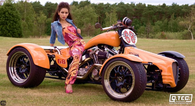 Мотоцикл с огромными колесами