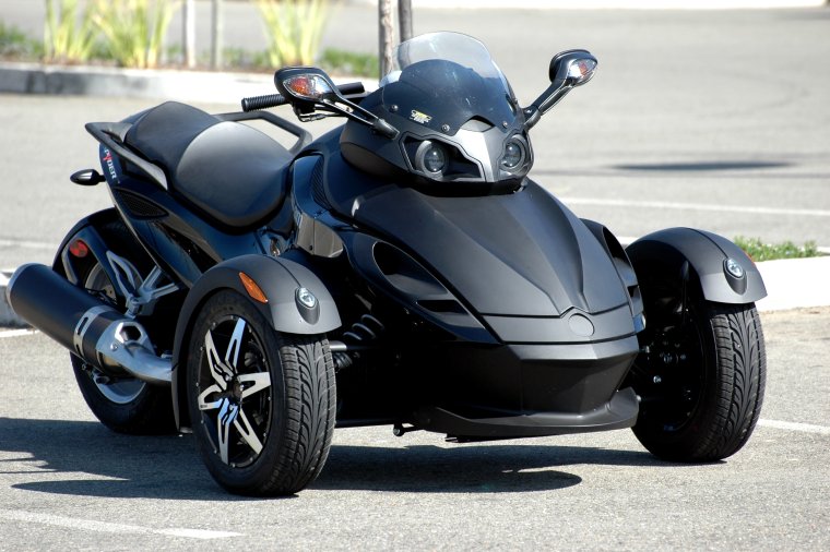 Трицикл can am Spyder