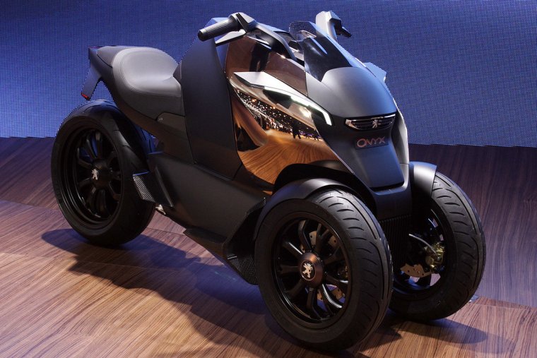 Трехколесный скутер Пежо