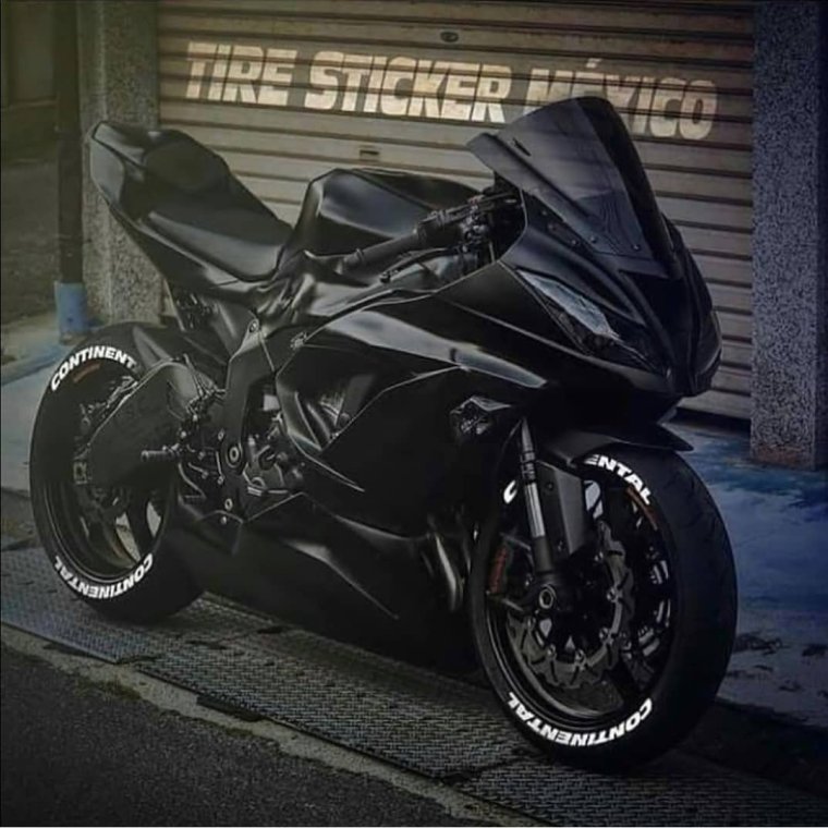 Спортбайк Ямаха чёрный