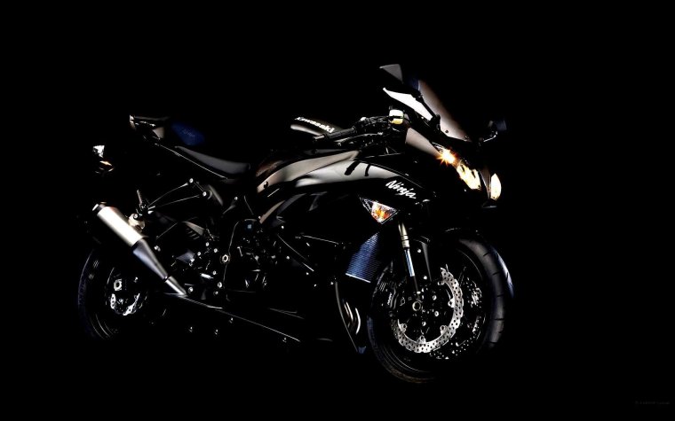 Кавасаки ниндзя черный ночью