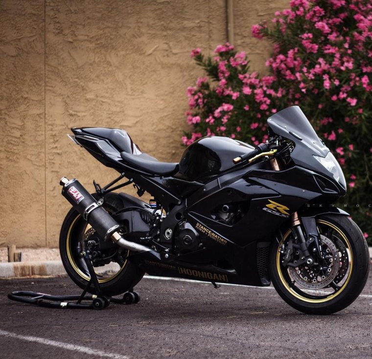 Чёрный Судзуки мотоциклы