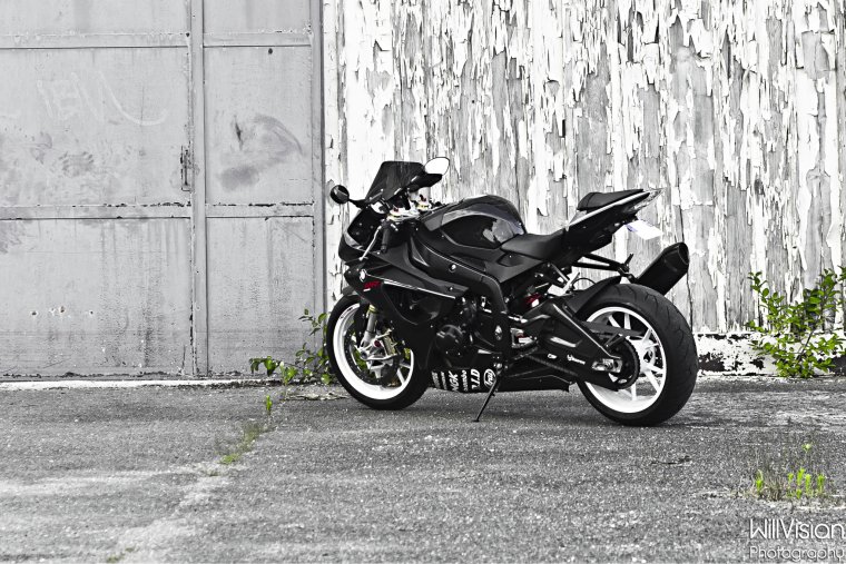 Гоночные мотоциклы черные БМВ