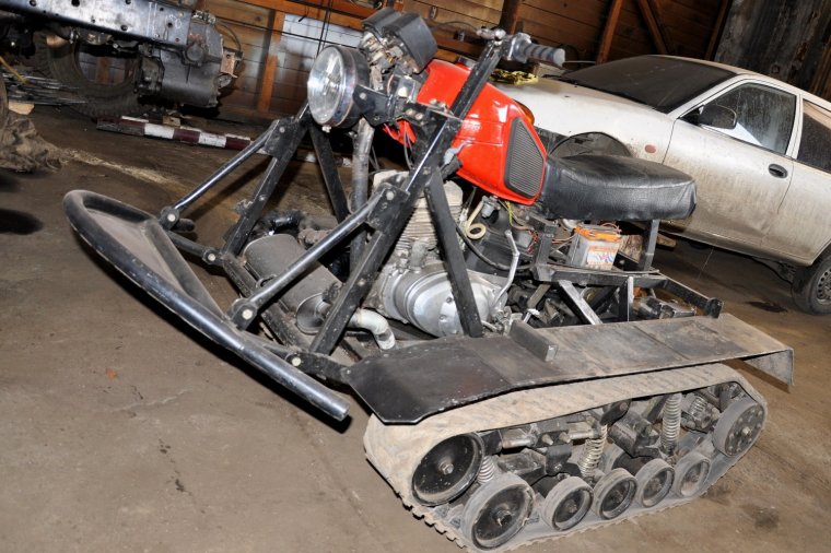 Снегоход с двигателем ВАЗ 2108