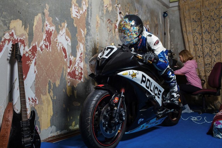 Спортивные мотоциклы в квартире