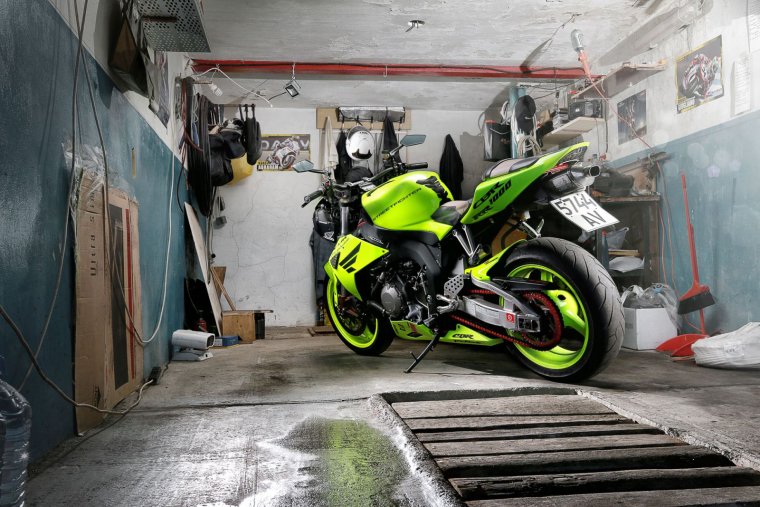 Гараж для мотоцикла