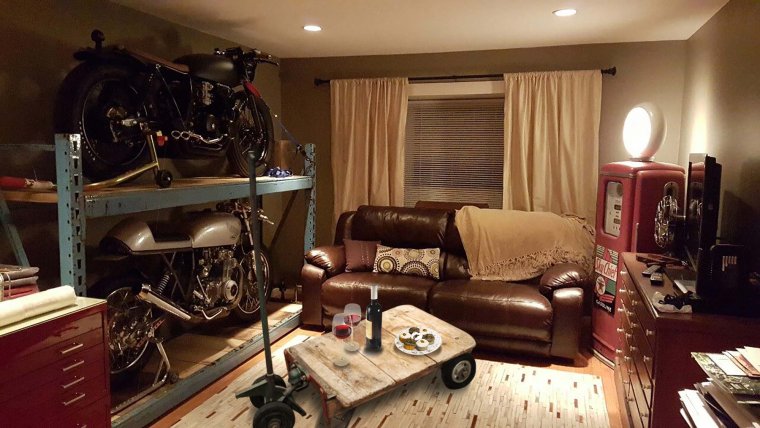 Мотоцикл в квартире