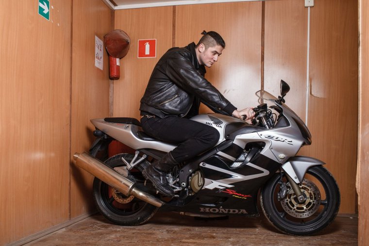 Интерьер гаража для мотоцикла