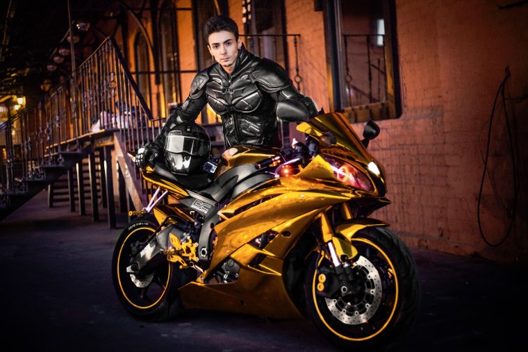 Мотоцикл Дукати красный