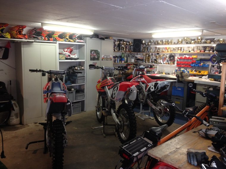 Мотоцикл ZZR 400 ночью