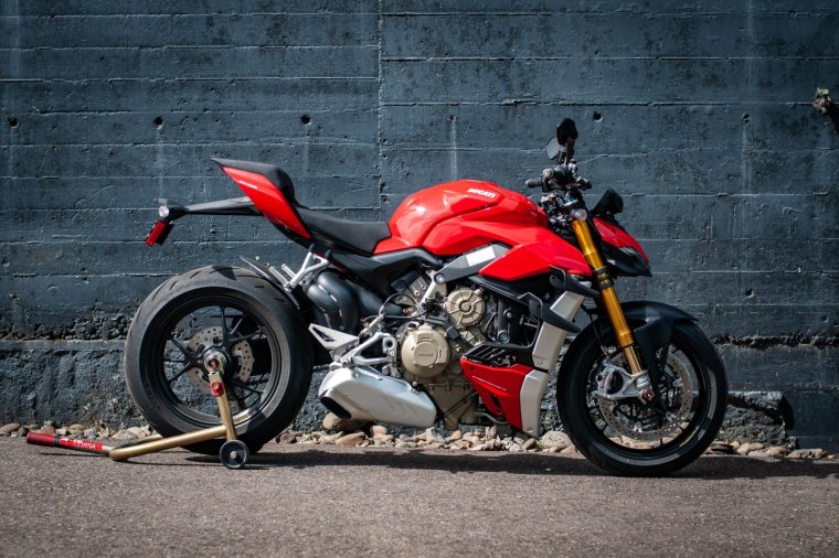 Ducati Streetfighter v4