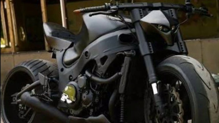 Suzuki GSXR 1000 стритфайтер