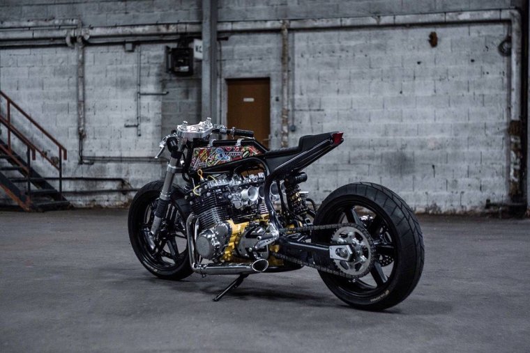 Стритфайтер Suzuki GSX 1100