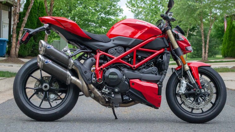Ducati Streetfighter v4