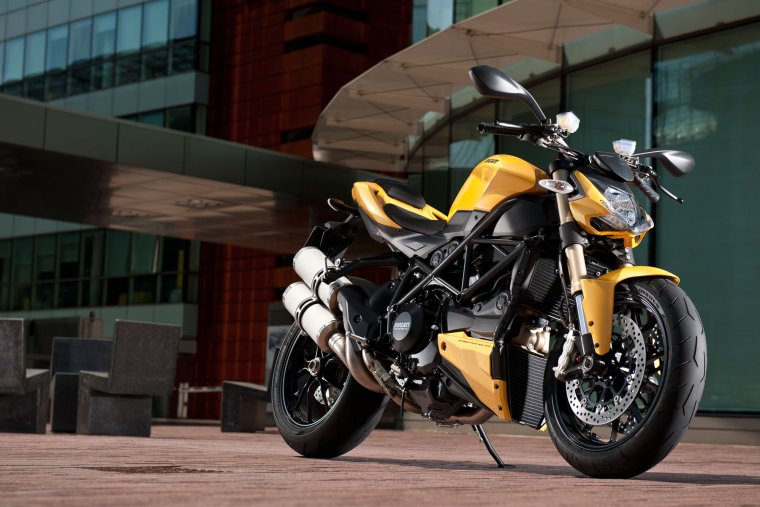 Yamaha r1 стритфайтер