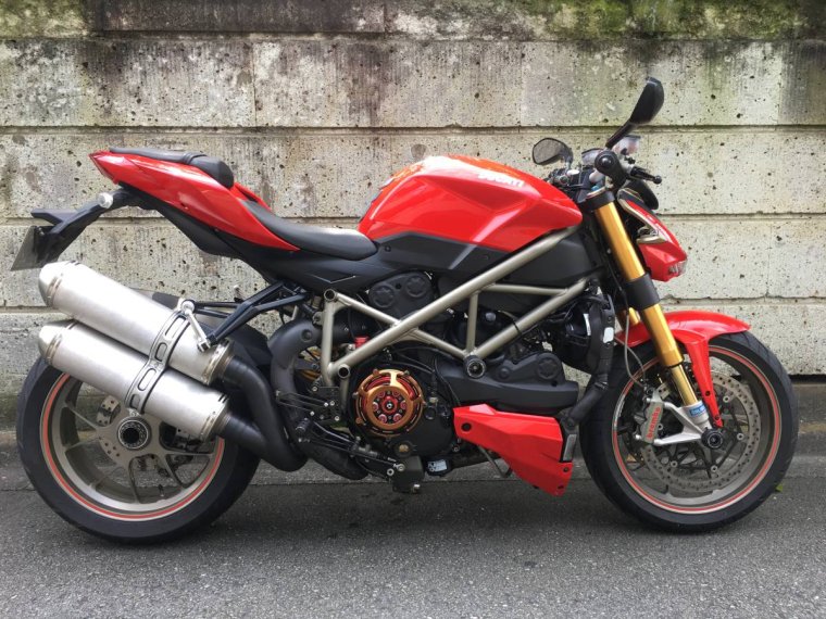 Ducati Streetfighter v4 s