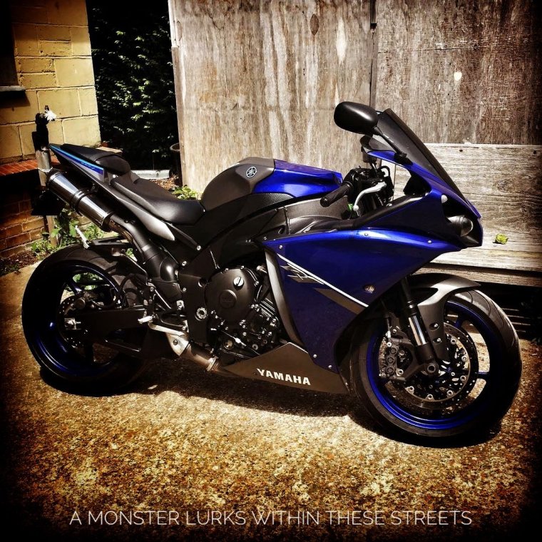 Спортбайк Yamaha r1