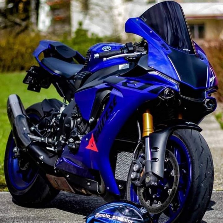 Мотоцикл Yamaha синий