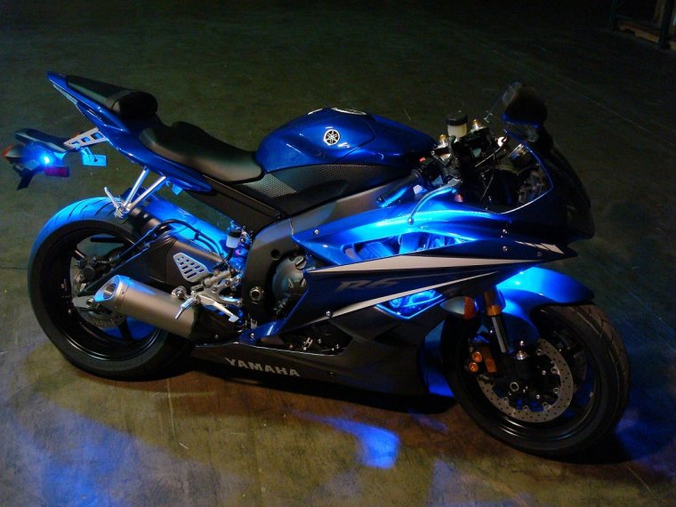 Ямаха р1 с подсветкой