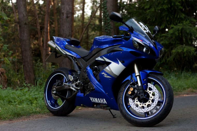 Yamaha r1 2005 черная