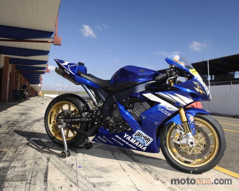 Спортбайк Ямаха YZF r1