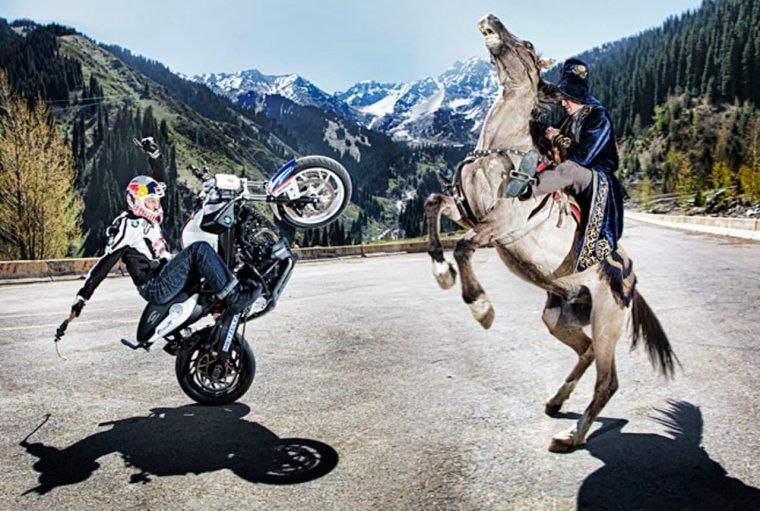 Мотоциклист на коне