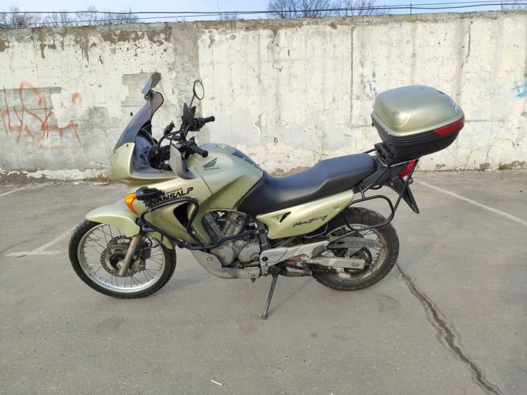 Собака в коляске мотоцикла