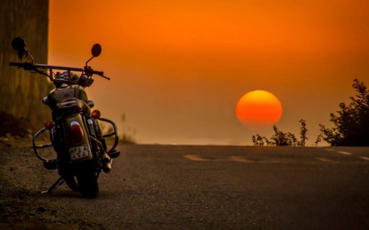 Мотоцикл на закате