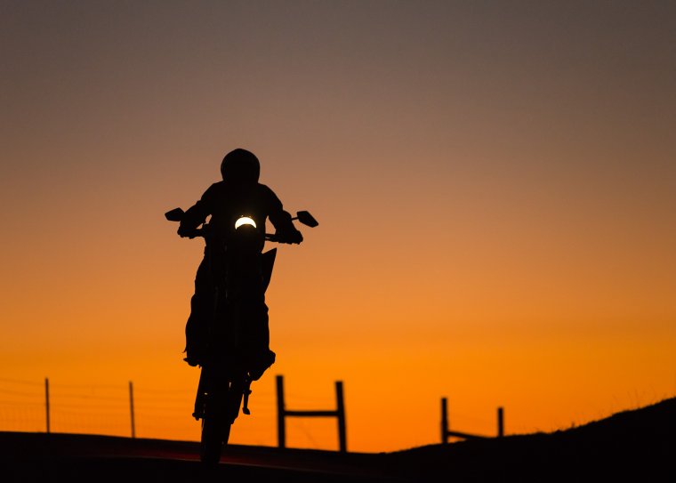 Харлей Дэвидсон мотоцикл на закате