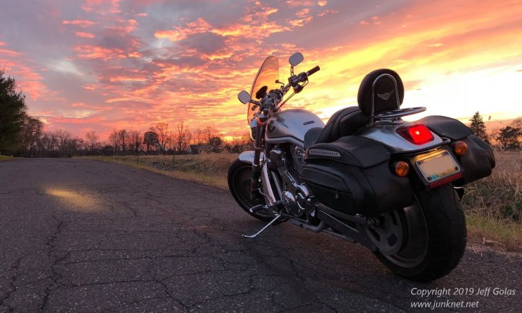 Мотоцикл на закате