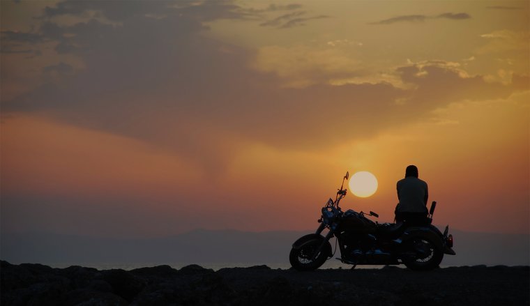 Мотоцикл на закате
