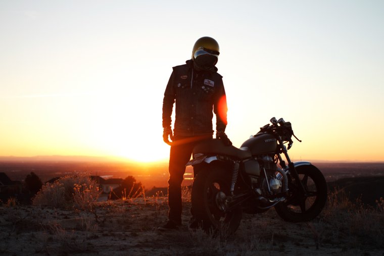 Мотоцикл на закате