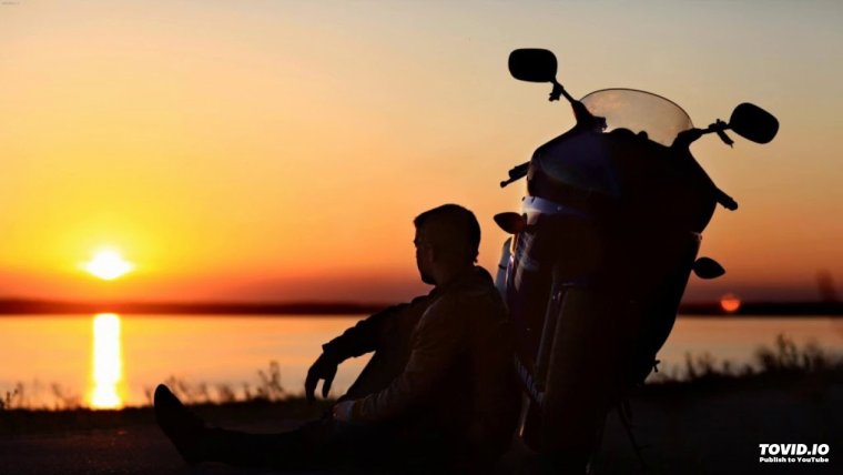 Мотоцикл на берегу моря