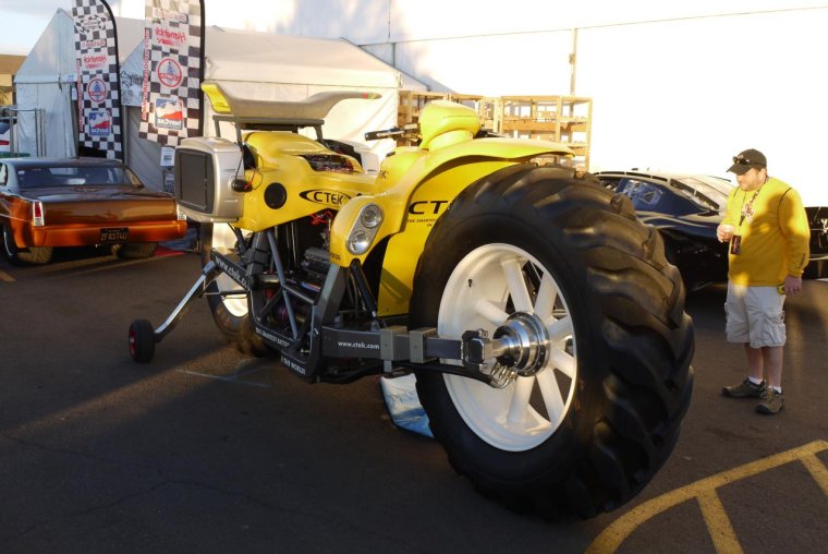 Мотоцикл с большими колесами