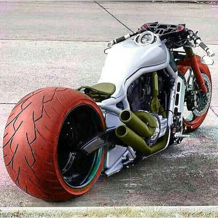 Мотоцикл с большими колесами