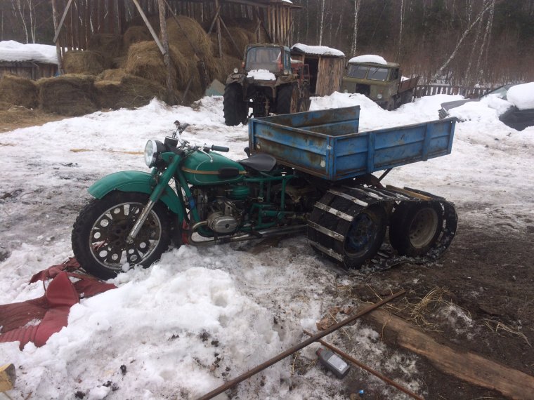 Мотоцикл Урал на гусеницах