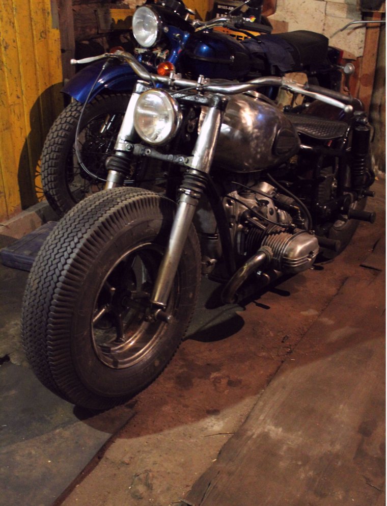 Мотоцикл боббер из Урала