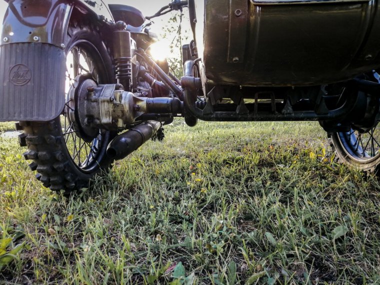 Урал с ведущей коляской