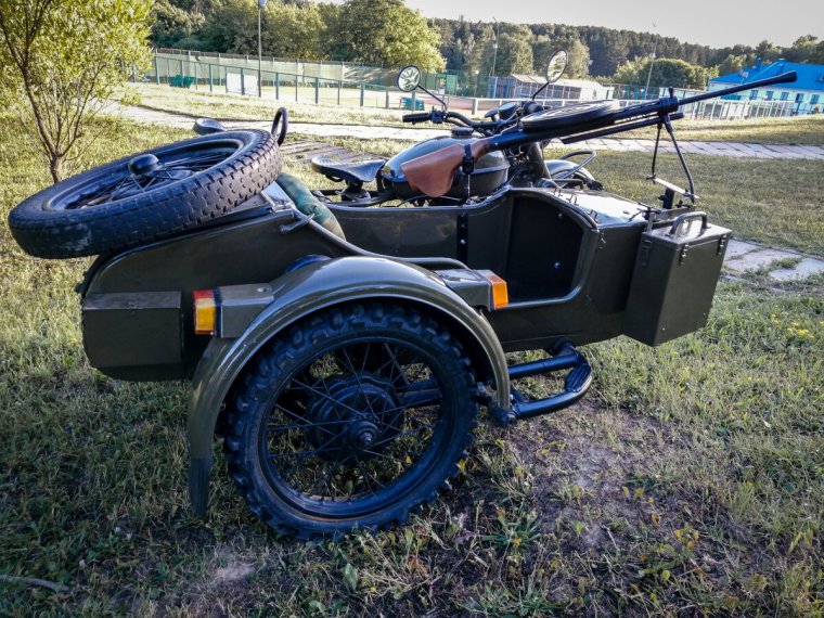 Урал с ведущей коляской