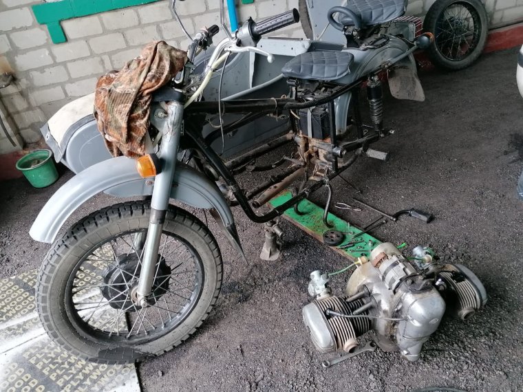 Мотоцикл Урал с двигателем ГАЗ 53